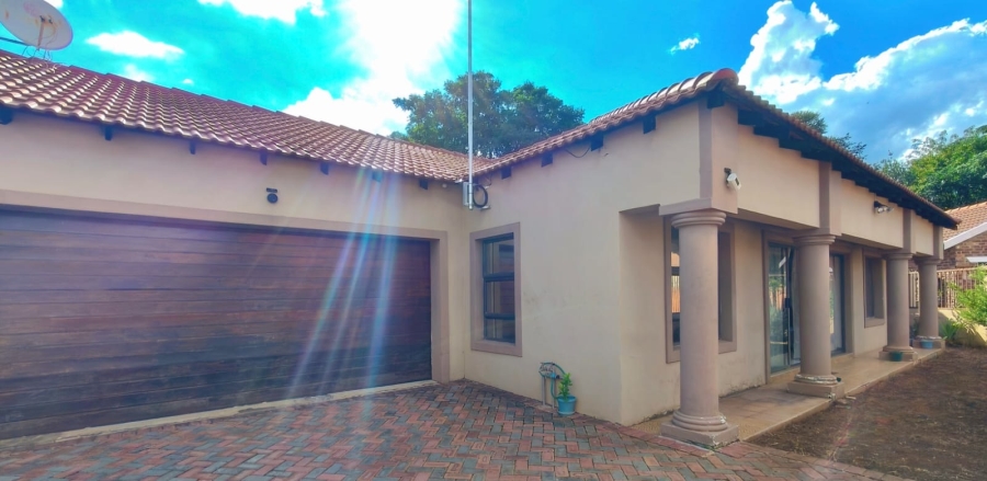 4 Bedroom Property for Sale in Mooivallei Park North West